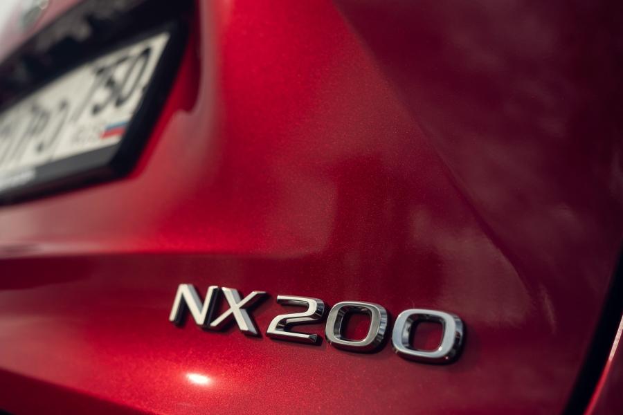 Логотип Lexus NX200 2018 года  (CIS) (фото 9 из 43)